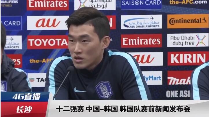 饭店的桌子下面的刺激
