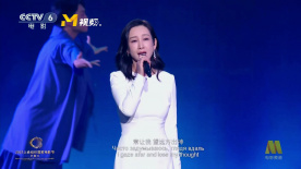 扒开胸罩挠痒痒